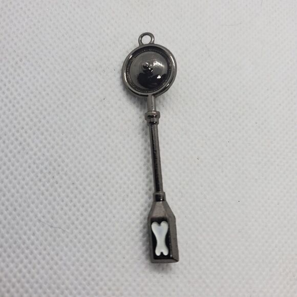 Fairy Tail Caelum Key Pendant - Picture 3 of 3